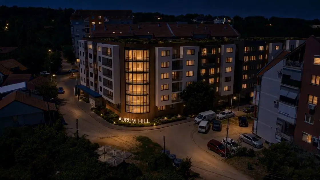Aurum Hill placed in its street at night